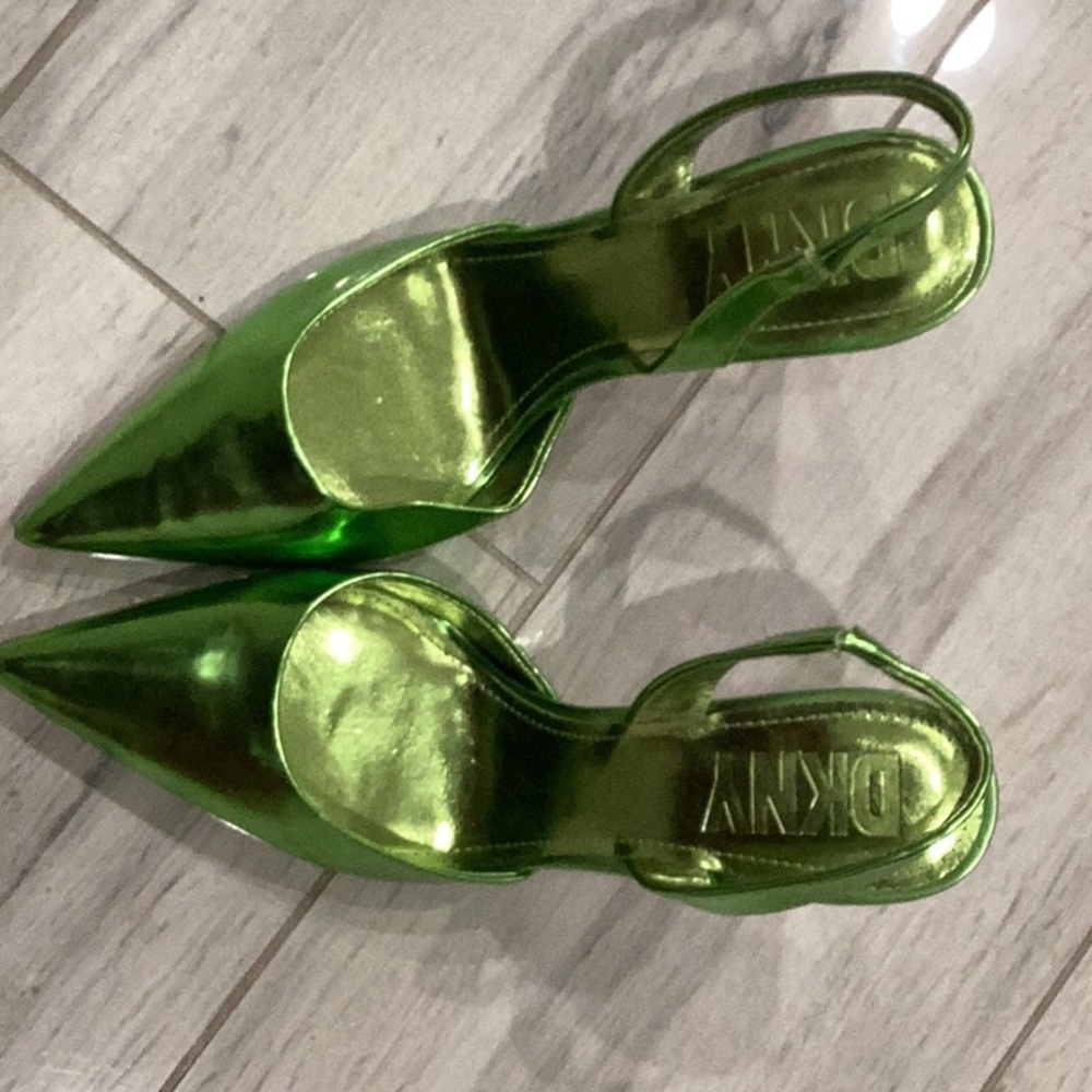 Glossy pointed toe Dkny heels